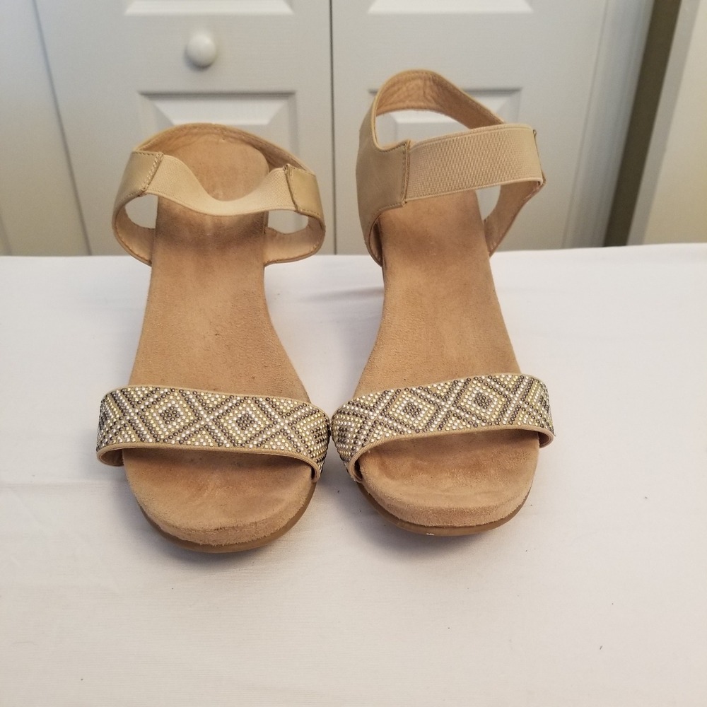 CL by Laundry Tan Wedge Sandals Rhinestone Embellished Strappy Comfort Wn Size 9
